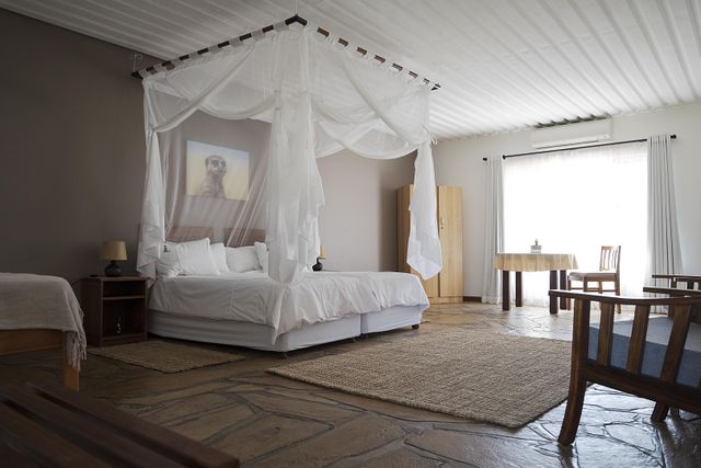 Namibie Bushmanland Dornhuegel Guest Farm Interior Kamer WE (1).jpg - Jambo Safari Club